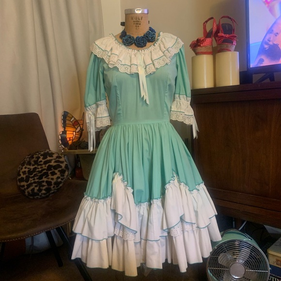 Ruffles ‘n Ribbons by Phyllis Mint & White Dress S - Picture 4 of 5